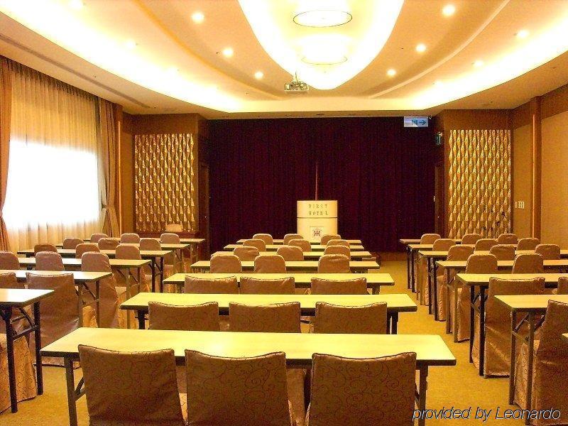 First Hotel Тайпей Екстериор снимка