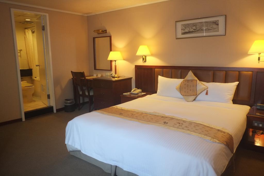 First Hotel Тайпей Екстериор снимка
